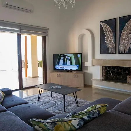 Fuer 10 Personen Und 2 In Kathikas, Westkueste Von Zypern Holiday home *