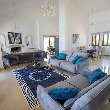 Fuer 10 Personen Und 2 In Kathikas, Westkueste Von Zypern Holiday home *