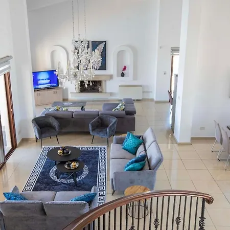 Holiday home Fuer 10 Personen Und 2 In Kathikas, Westkueste Von Zypern *