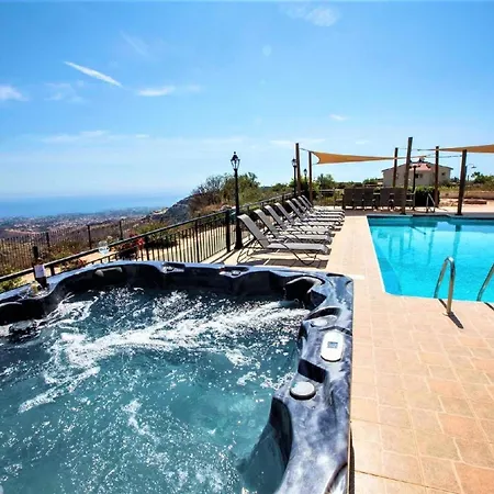 Fuer 10 Personen Und 2 In Kathikas, Westkueste Von Zypern Holiday home *
